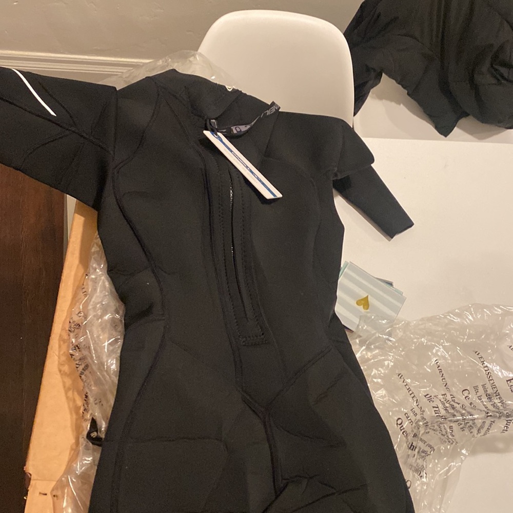 NEW wet suit